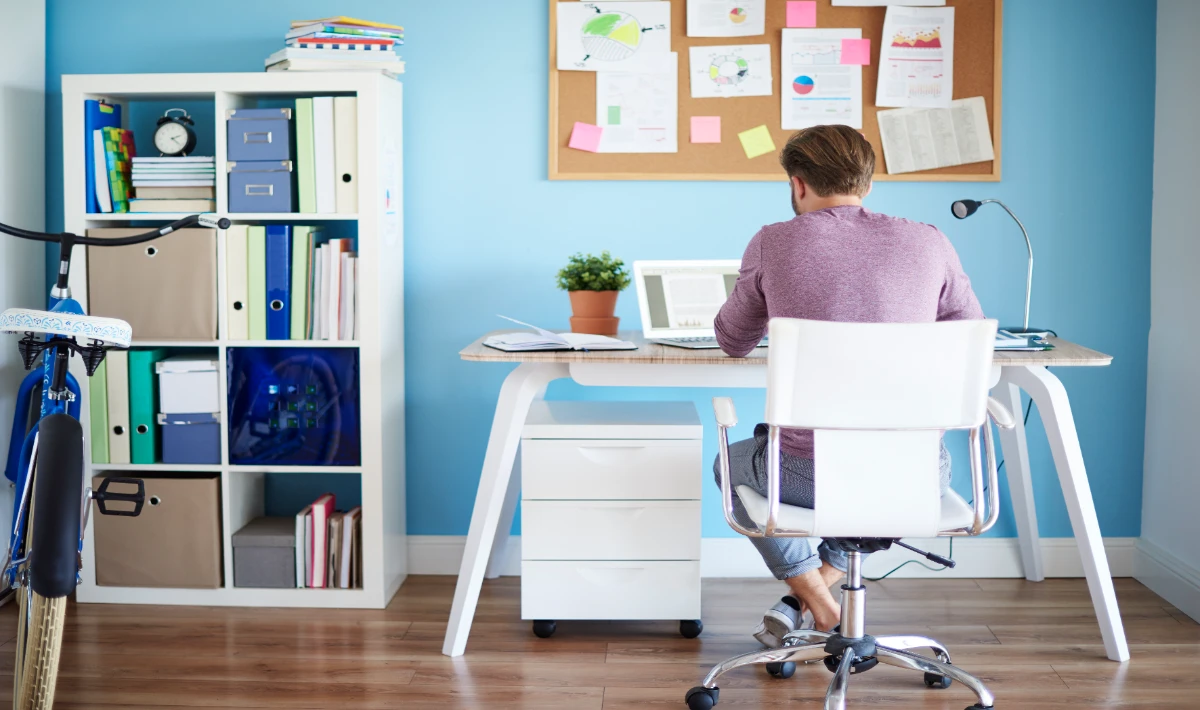 Home office design ideas focusing on clean layouts with less clutter
