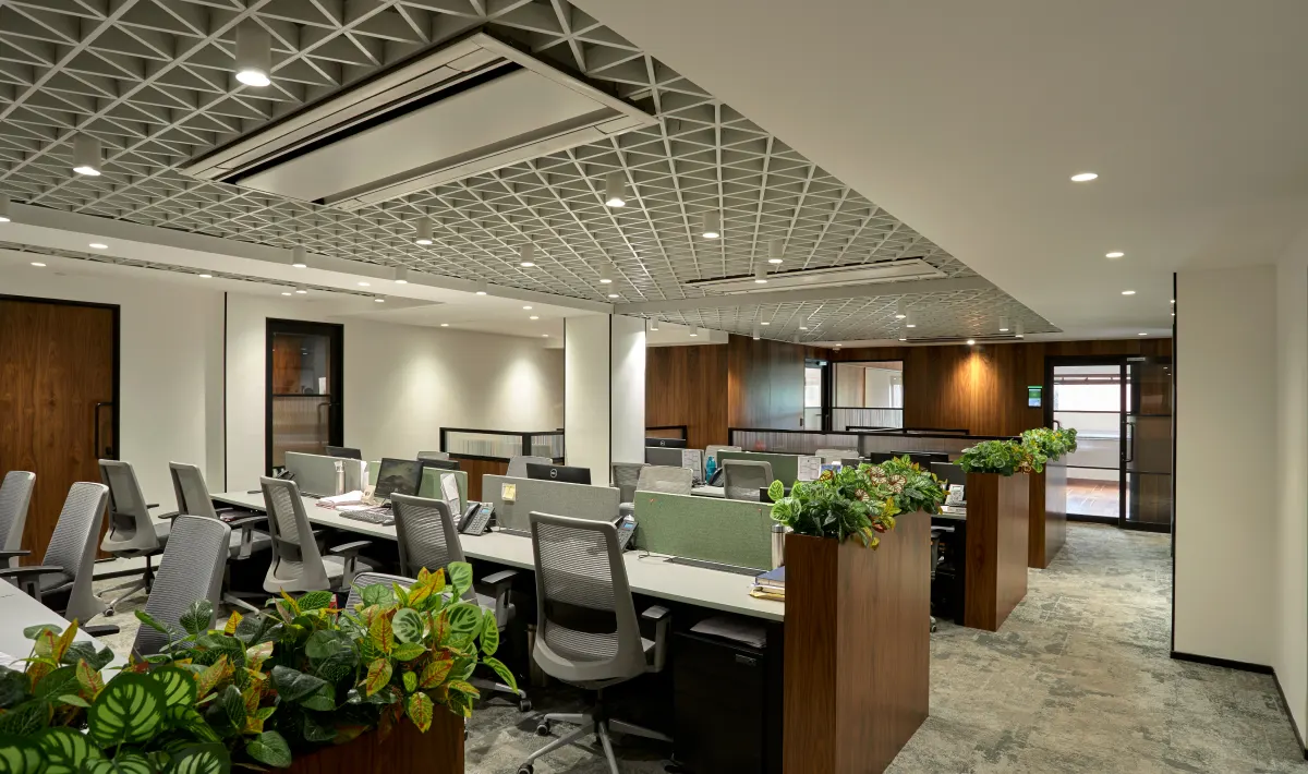 Office room ceiling design integrating lighting and ventilation