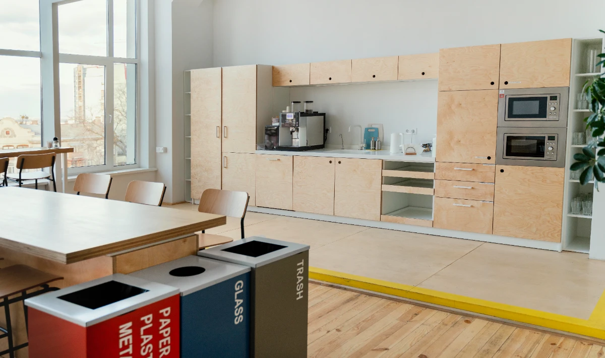 Modular furniture arrangement for flexible mini office design needs