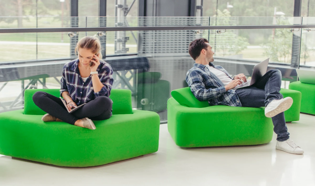 Flexible seating zones supporting collaboration in workplace design
