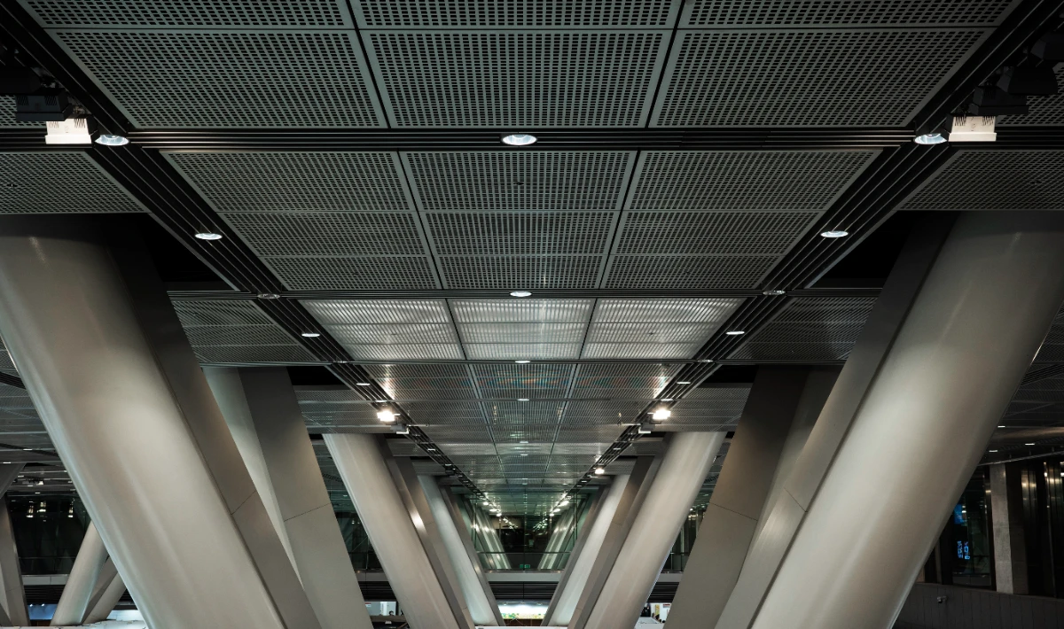Gypsum ceiling panels aligned with office ventilation layout