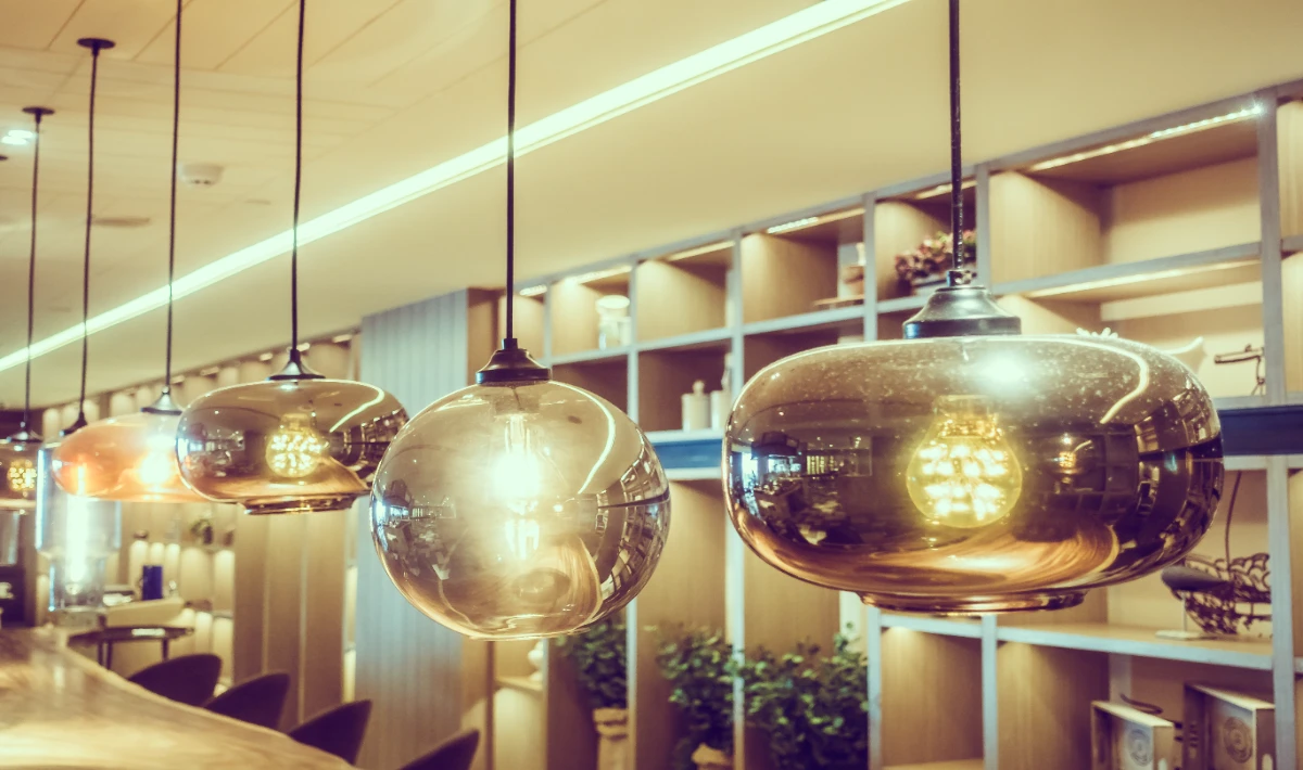 Corporate lighting design adapting to different workday phases