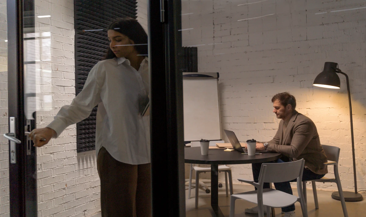Corporate focus rooms designed for privacy without visual isolation