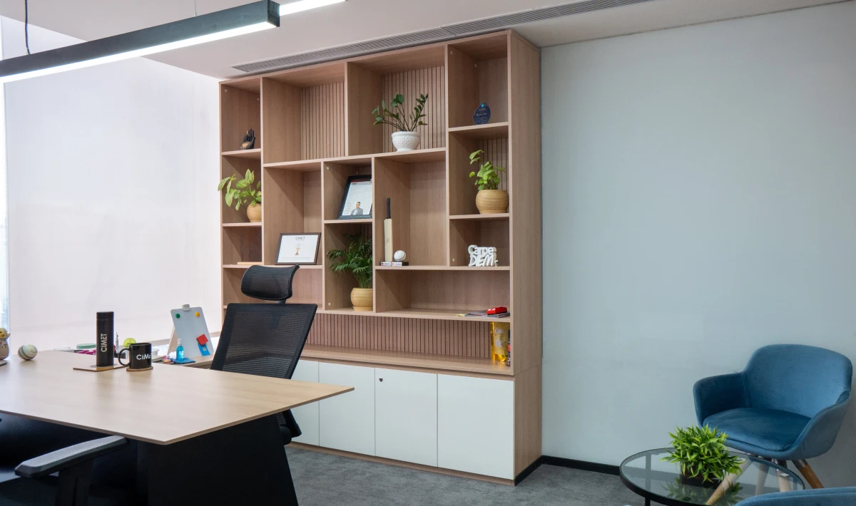Small boss cabin design ideas with smart storage units and shelves