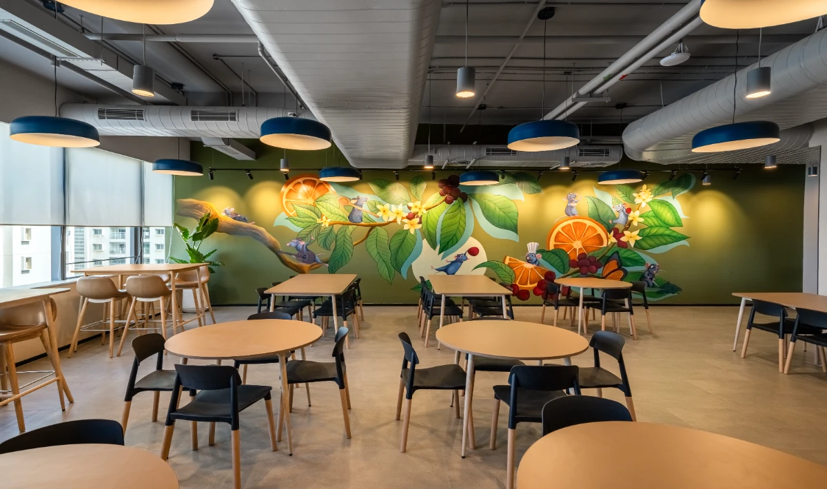 Hybrid office layout with flexible work zones and seating areas