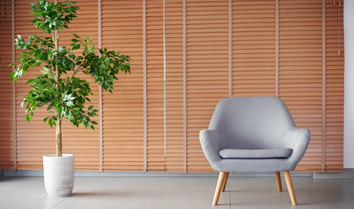 Simple wooden wall design maintaining calm and visual balance