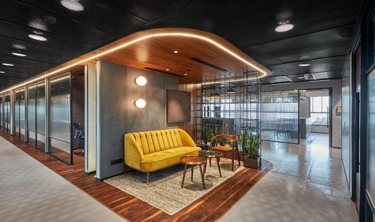 Industrial office lighting with metal pendant fixtures