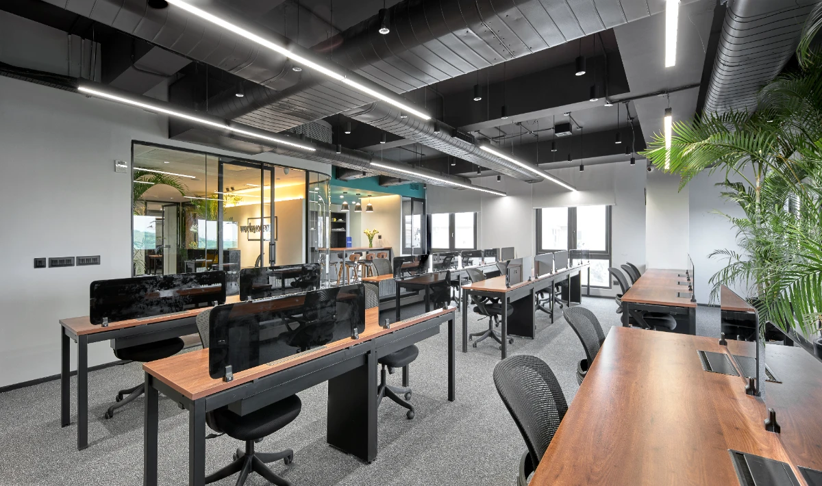 Light wall colours making small office look bright and clean.