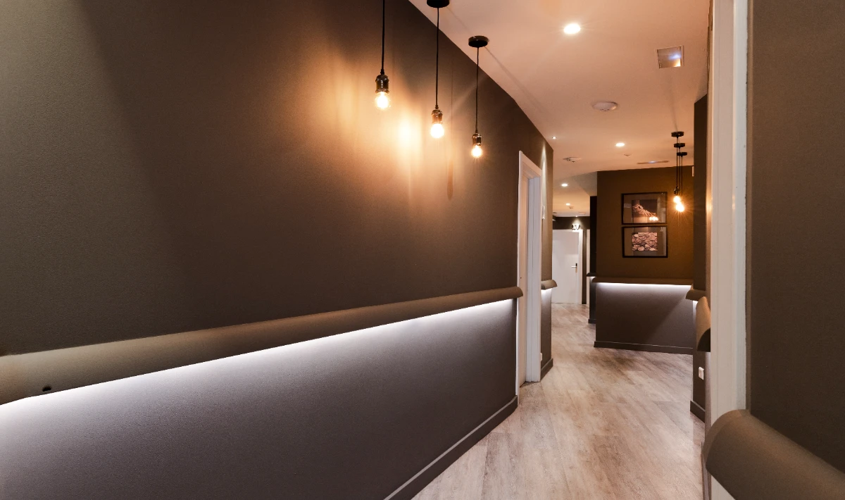 Wooden wall design with integrated lighting for warm office interiors