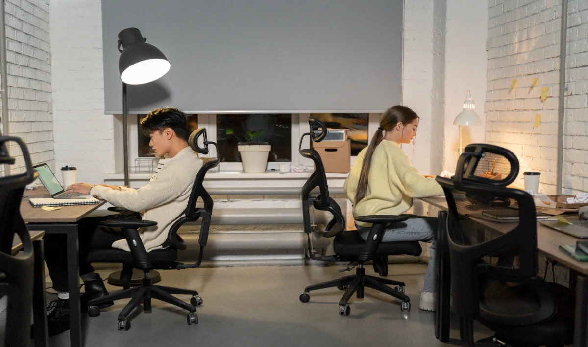 Startup small office design ideas showcasing compact workspace layouts