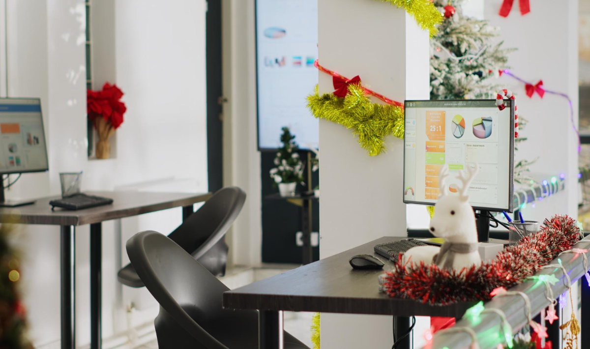 21 New Year Decoration Ideas for Office in 2026 to Refresh Workspaces