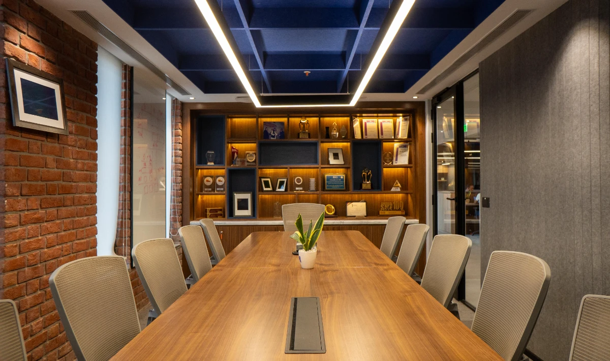 Interior space showing contrast using light and dark design elements