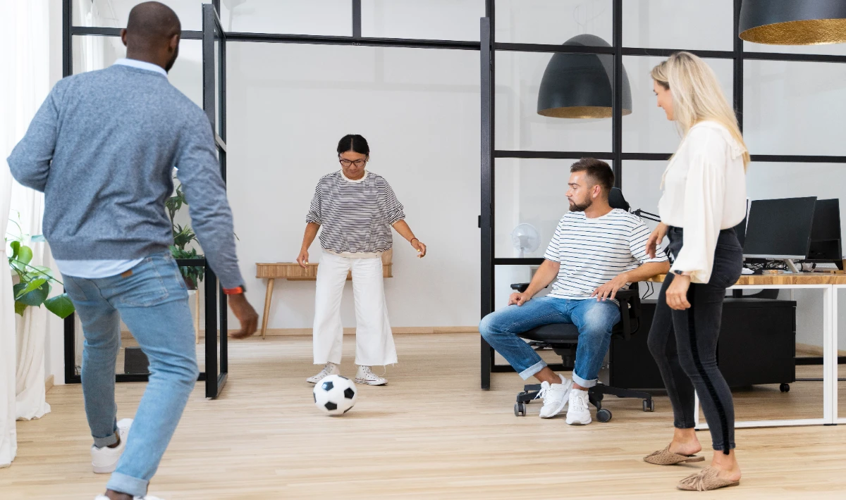 Office layout design supporting smooth movement and team comfort daily