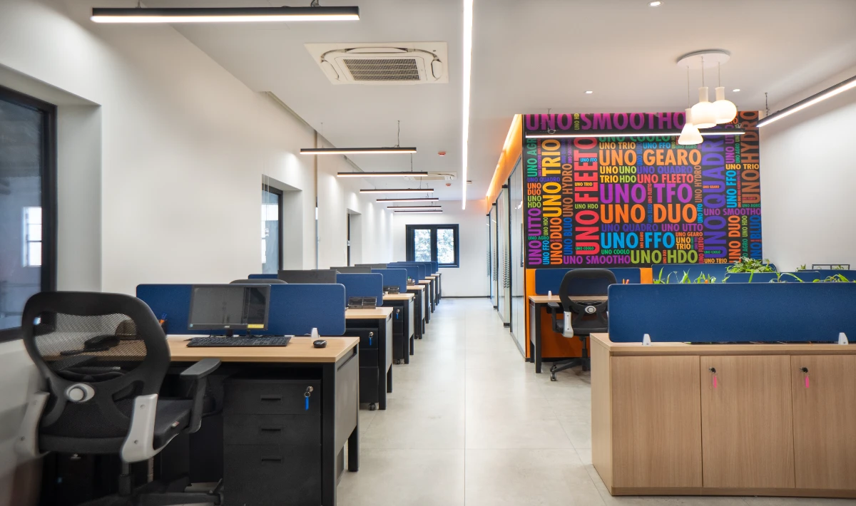 Flat office ceiling design without drops for a spacious appearance