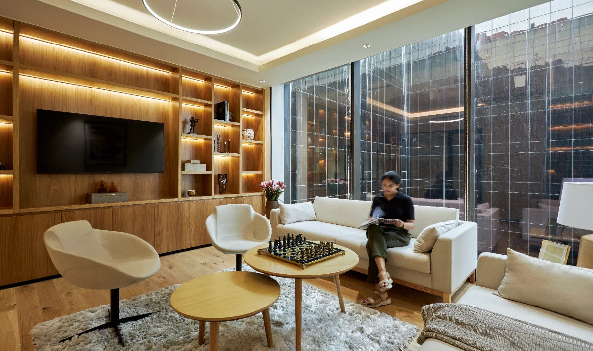 Flexible wooden office interior design supporting adaptable work zones
