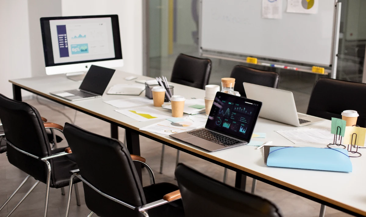 Office workstation design layout using desk clusters for balanced work