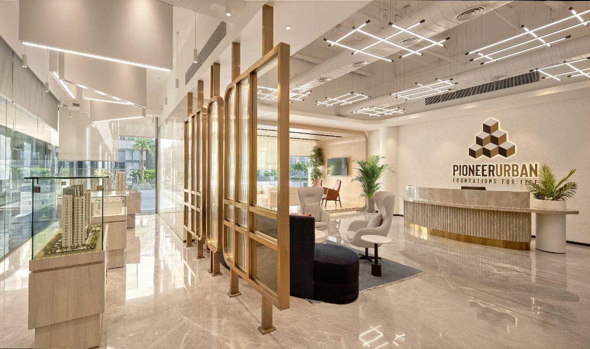 Three-dimensional textured wall panels with geometric design pattern